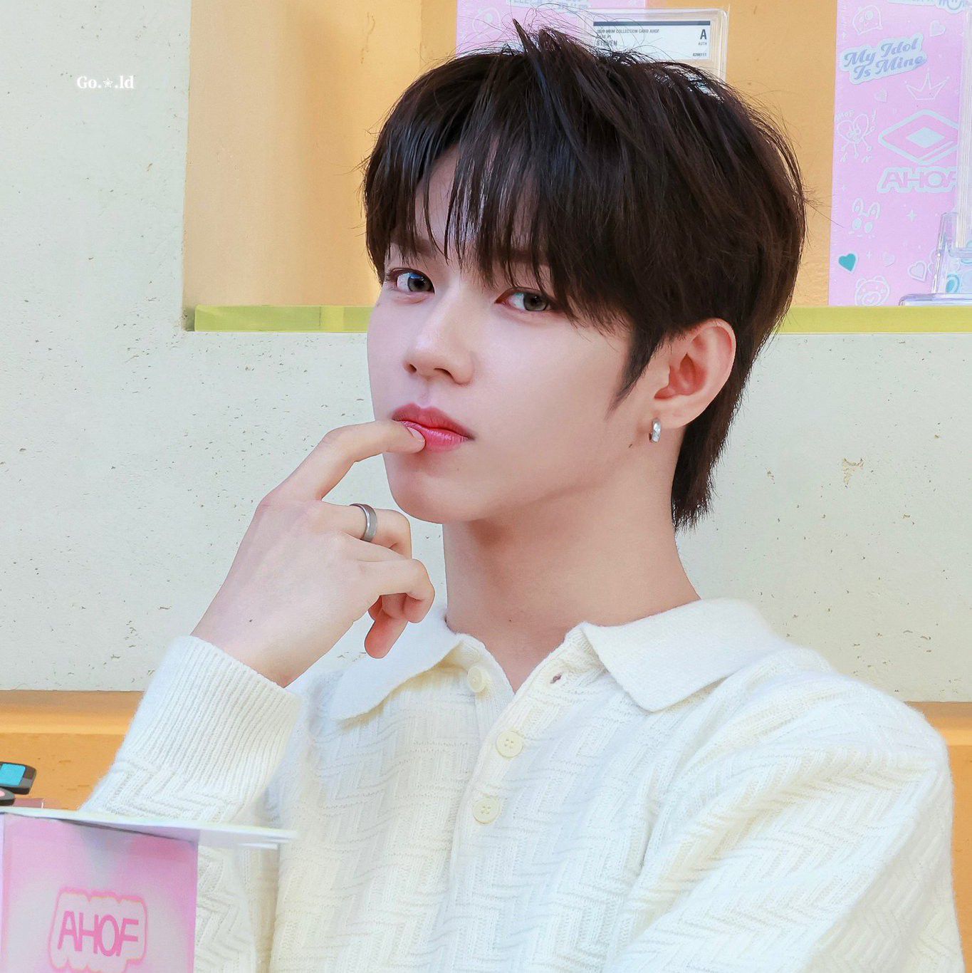 Behind-the-scenes cut of JL (AHOF)