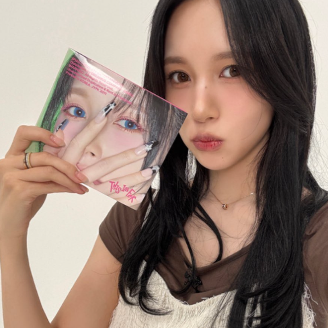 Momen yang diabadikan oleh penggemar Mina (TWICE)