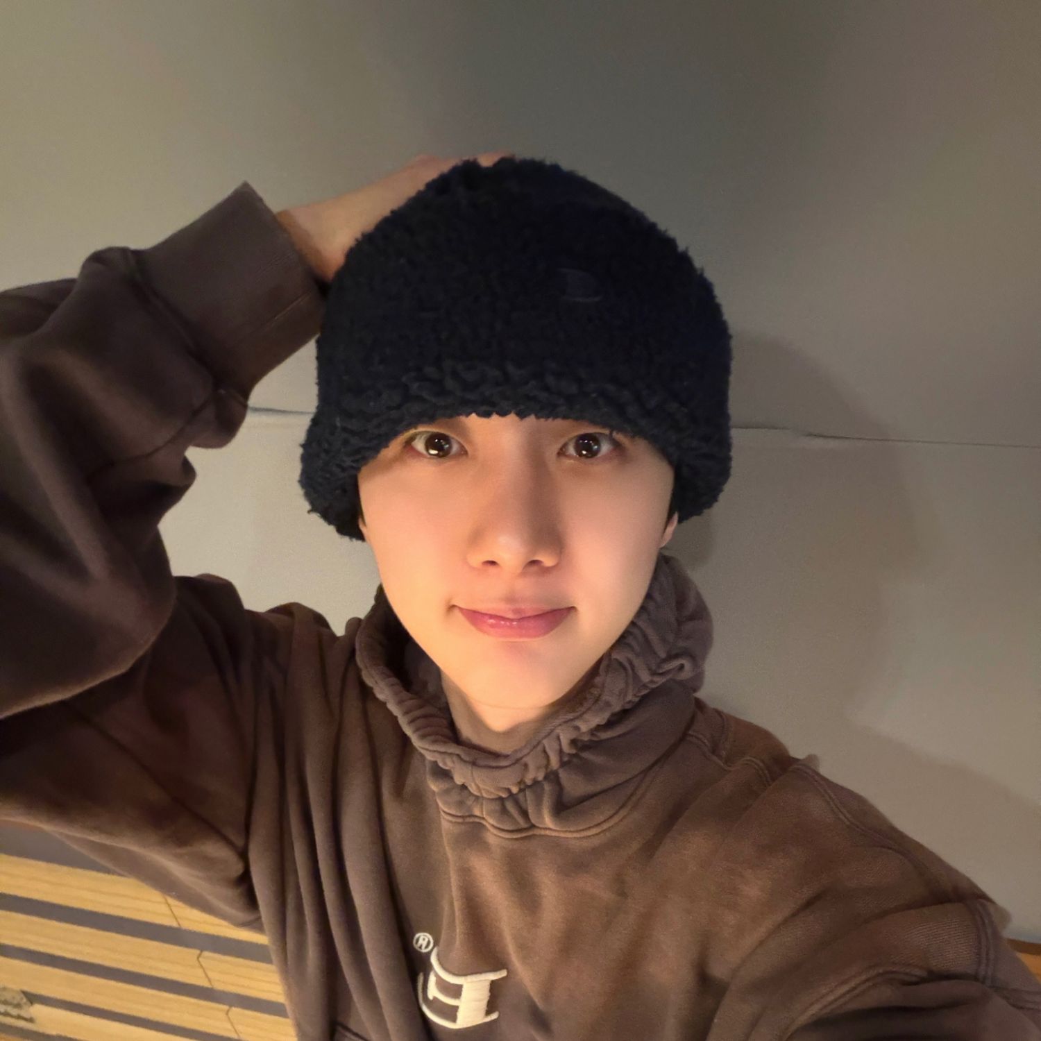 Recent activity shot of Hui (PENTAGON)