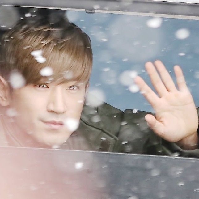 A moment captured by Lee Minwoo (SHINHWA)'s fan