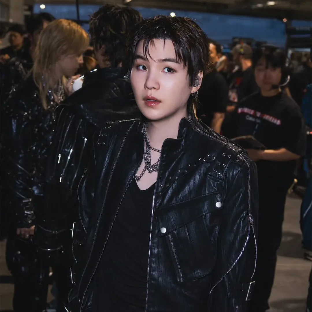 Foto aktivitas terbaru SUGA (BTS)