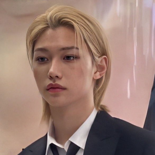 Latest photo of Felix (Stray Kids)