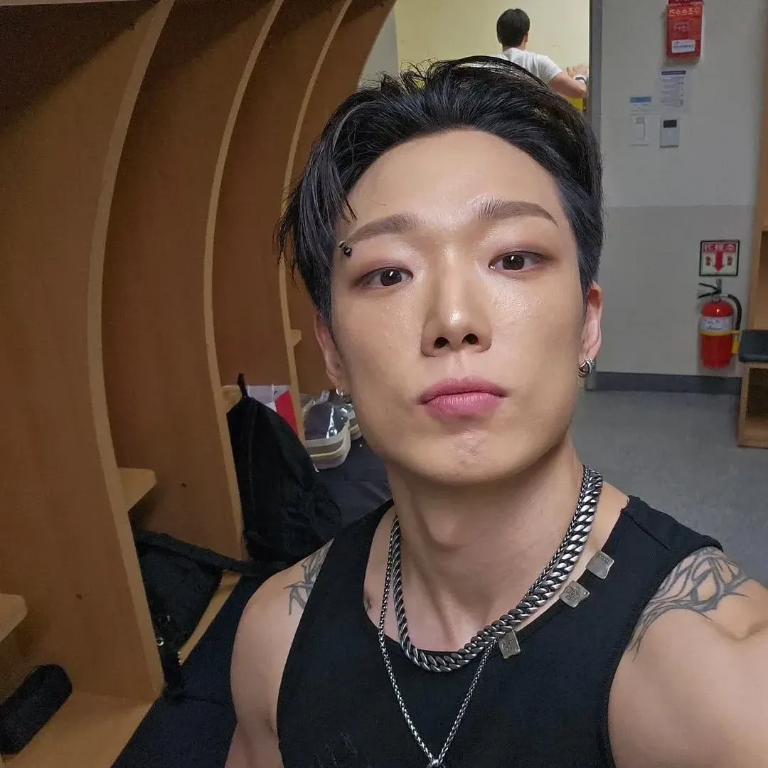 Recent activity shot of BOBBY (iKON)