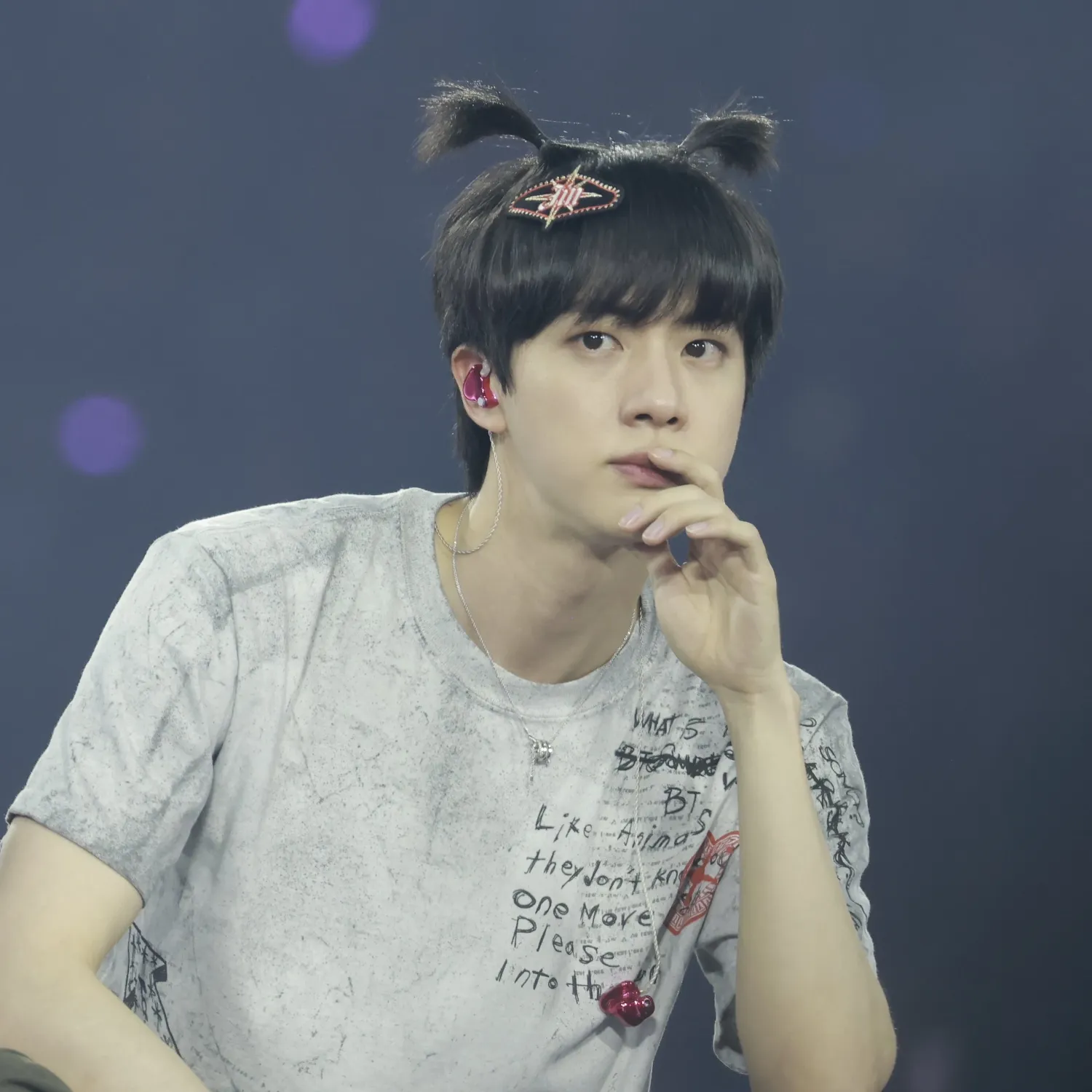 Foto aktivitas terbaru Jin (BTS)