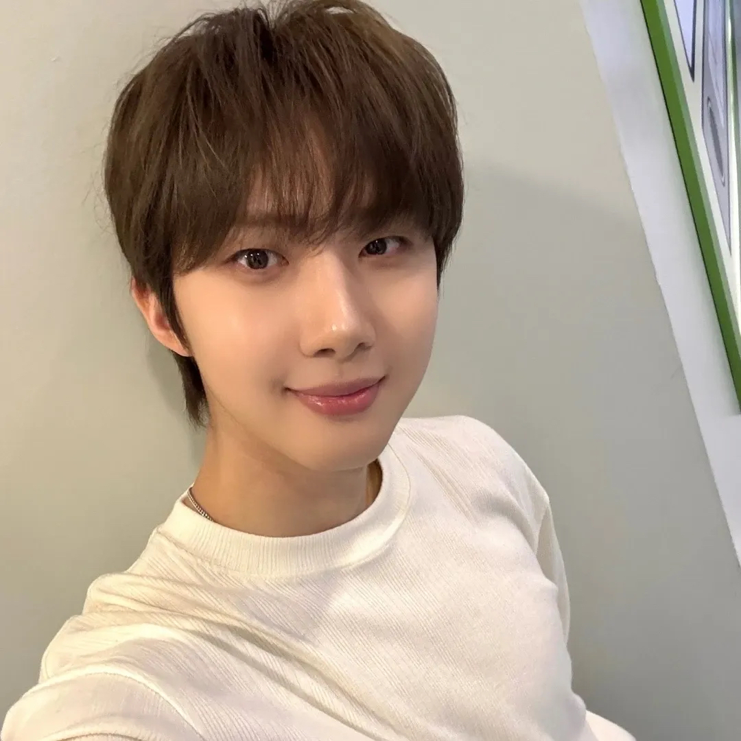 Latest photo of Hui (PENTAGON)