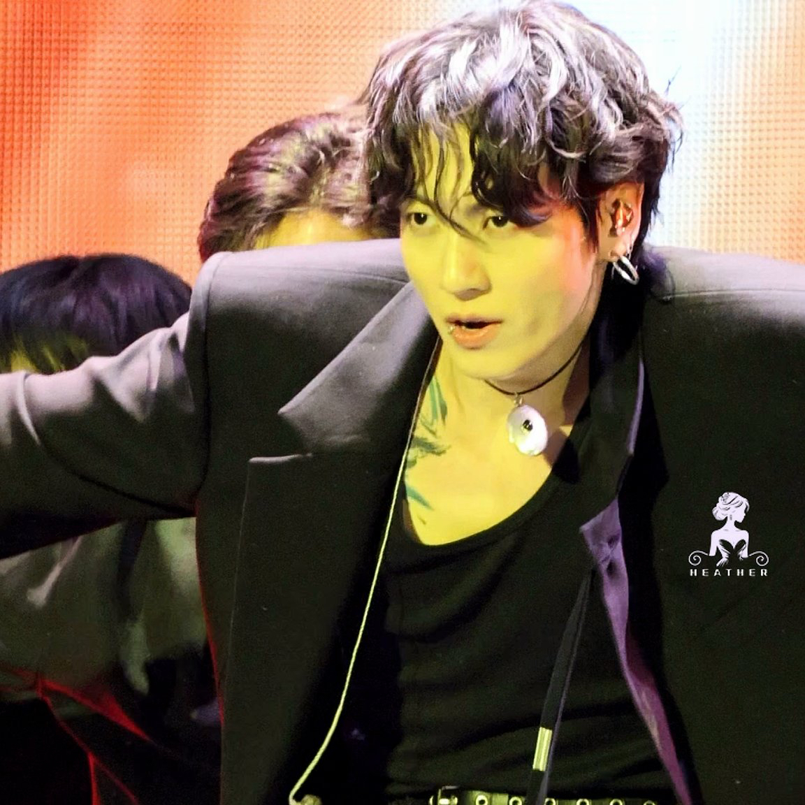 Foto aktivitas terbaru Jungkook (BTS)