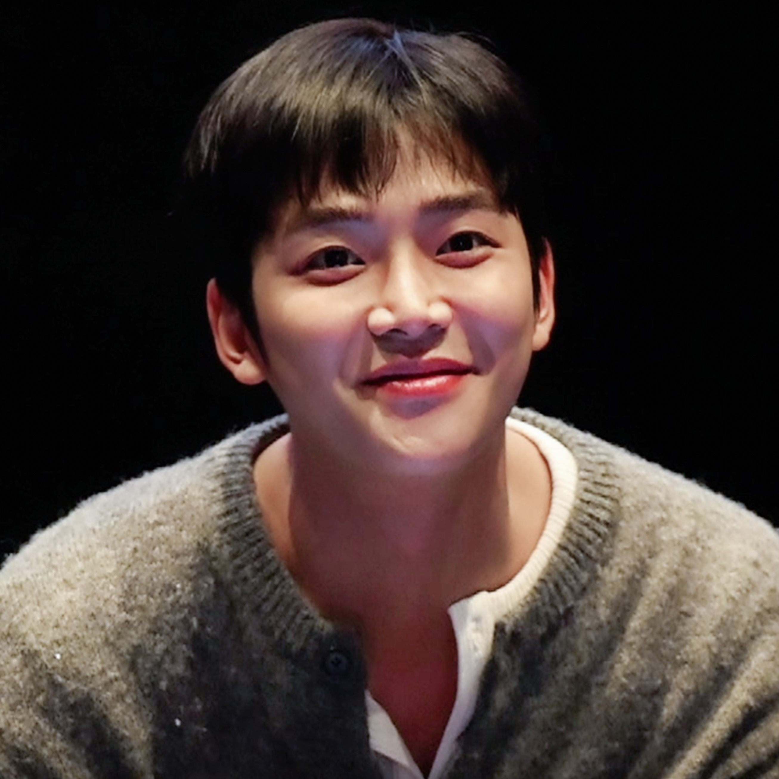 로운의 비하인드 컷