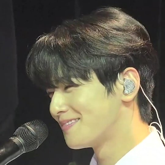 A moment captured by Eunwoo (ASTRO)'s fan