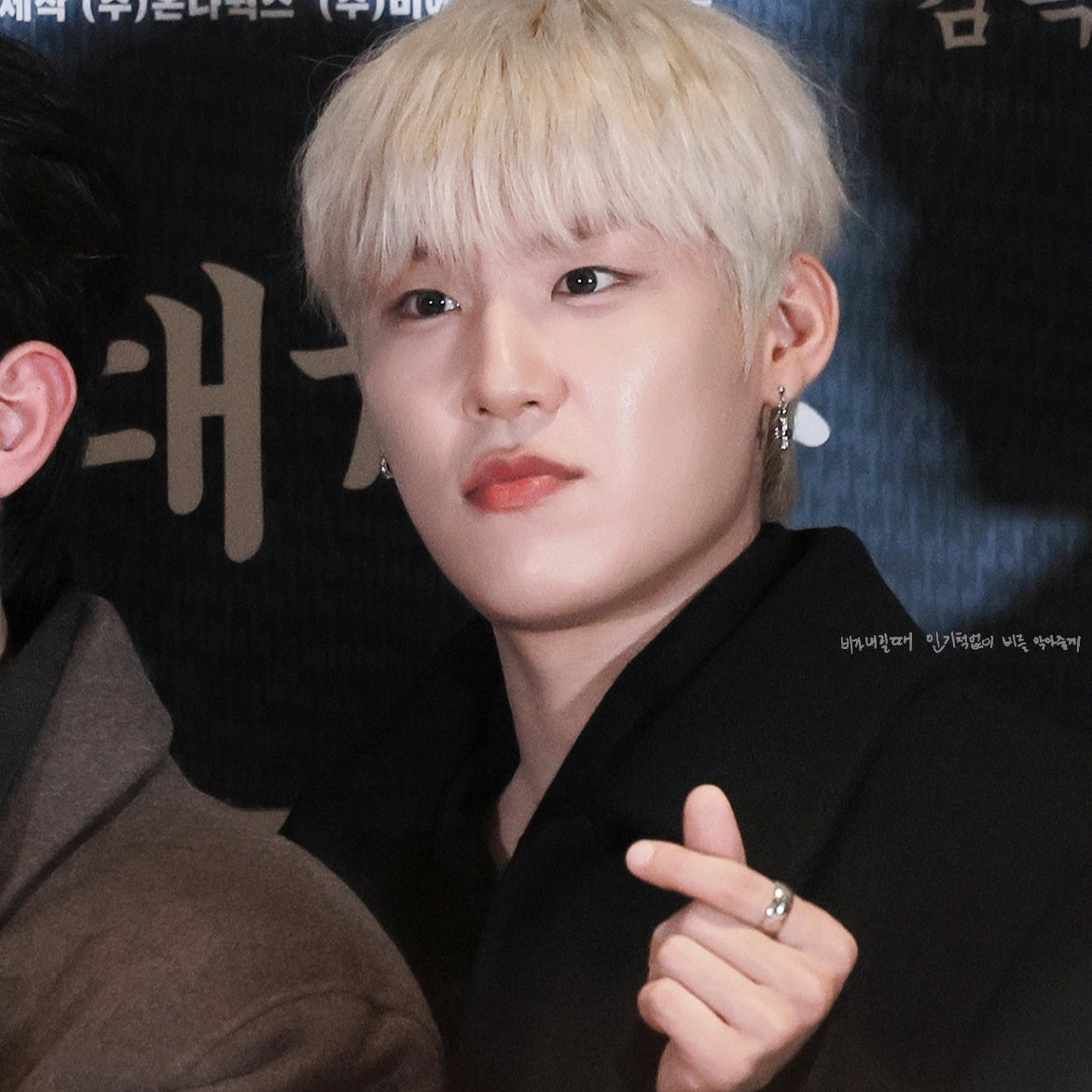 A moment captured by Park Woojin (AB6IX)'s fan