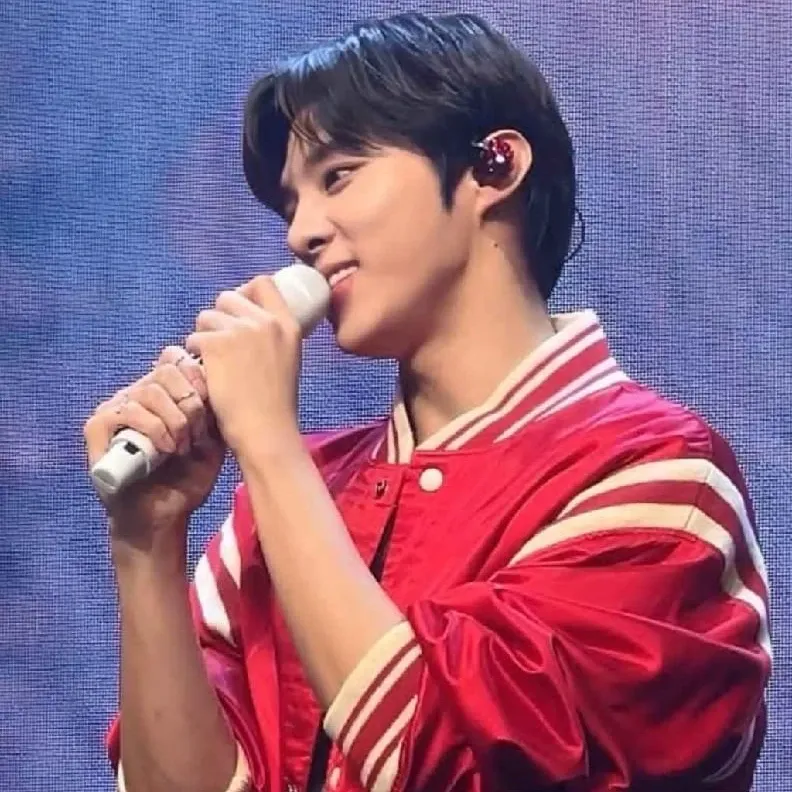 A moment captured by Kim Wooseok's fan