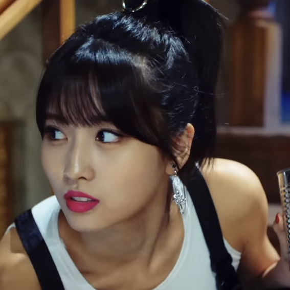 Potret di balik layar Momo (TWICE)