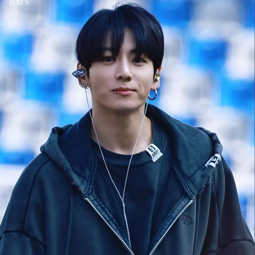 Foto aktivitas terbaru Jungkook (BTS)