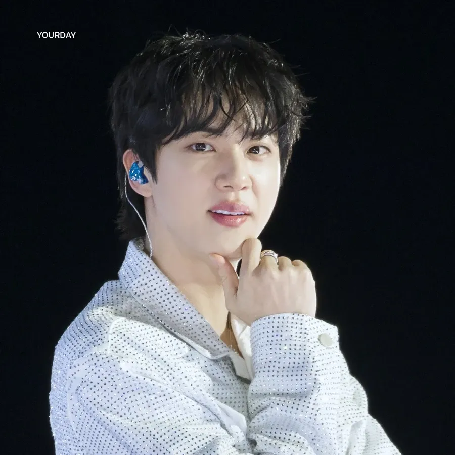 Foto aktivitas terbaru Jin (BTS)
