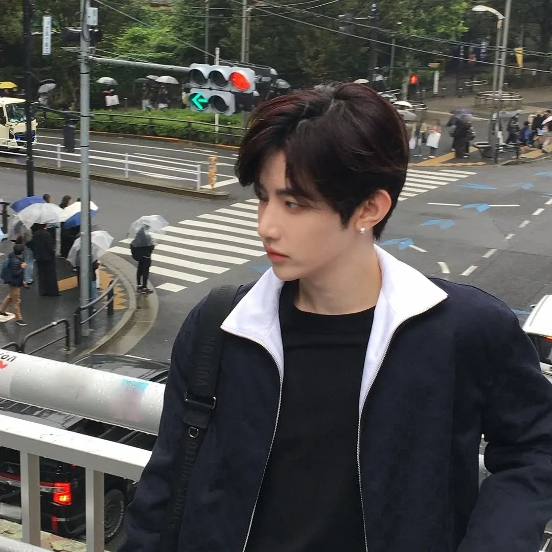 A moment captured by Zhang Hao's fan