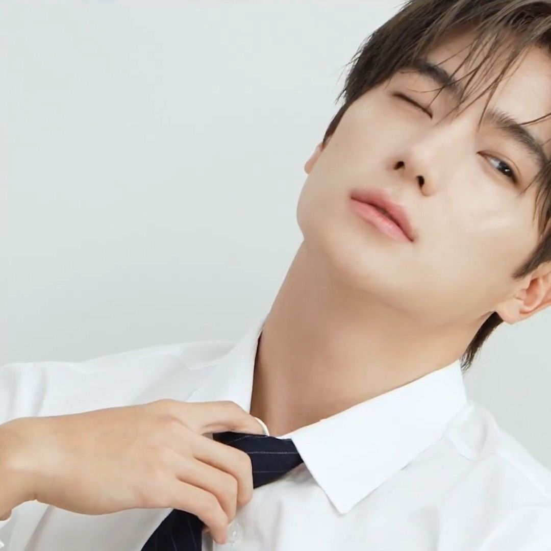 A moment captured by Hyunjae (THE BOYZ)'s fan