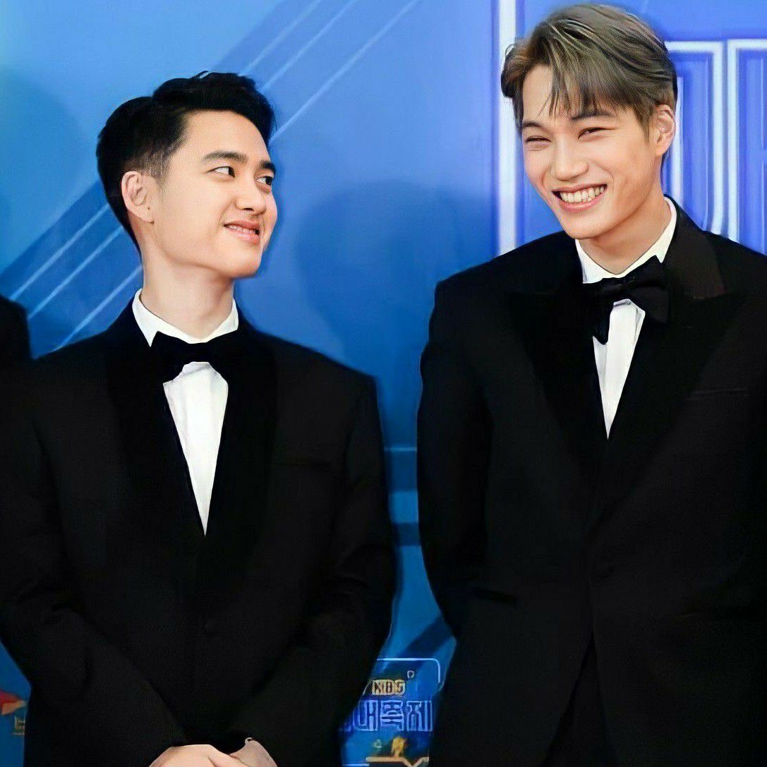 Behind-the-scenes cut of EXO