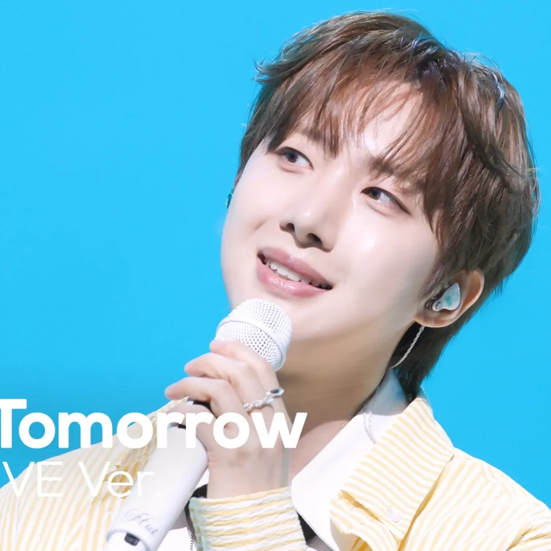 A moment captured by Hui (PENTAGON)'s fan