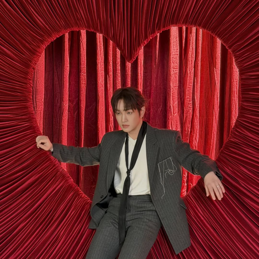 A moment captured by Onew (SHINee)'s fan