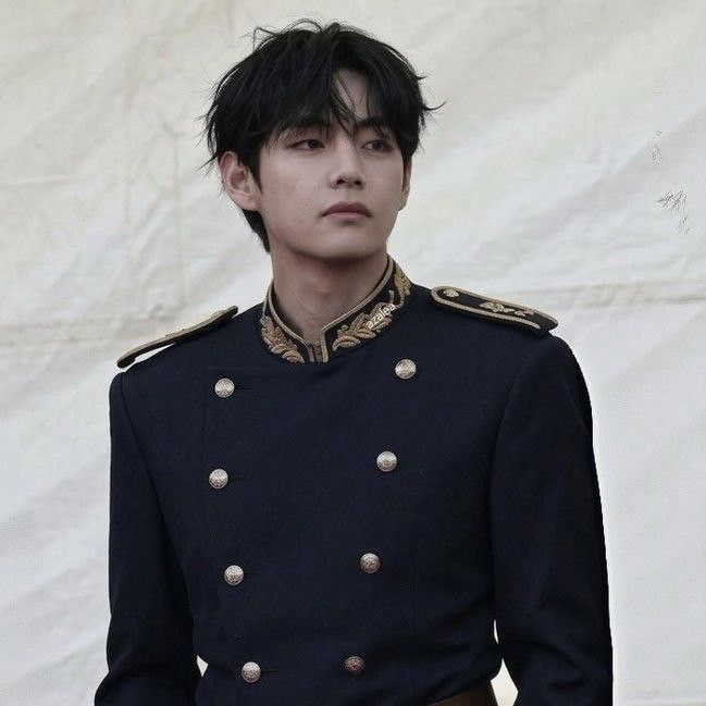 V (防彈少年團)的最新照片