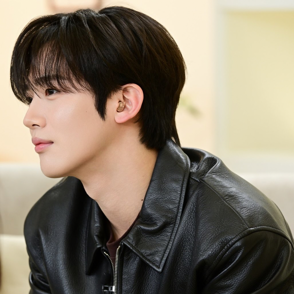 A moment captured by Kim Yohan (WEi)'s fan