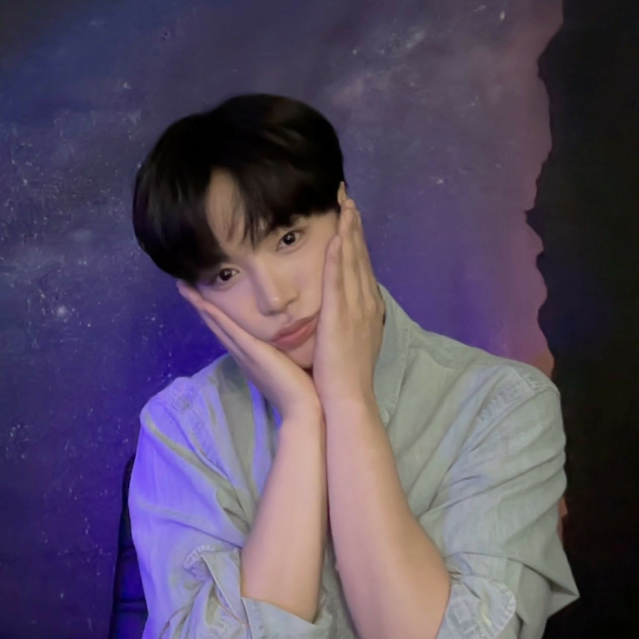 Behind-the-scenes cut of Kim Jonghyeon