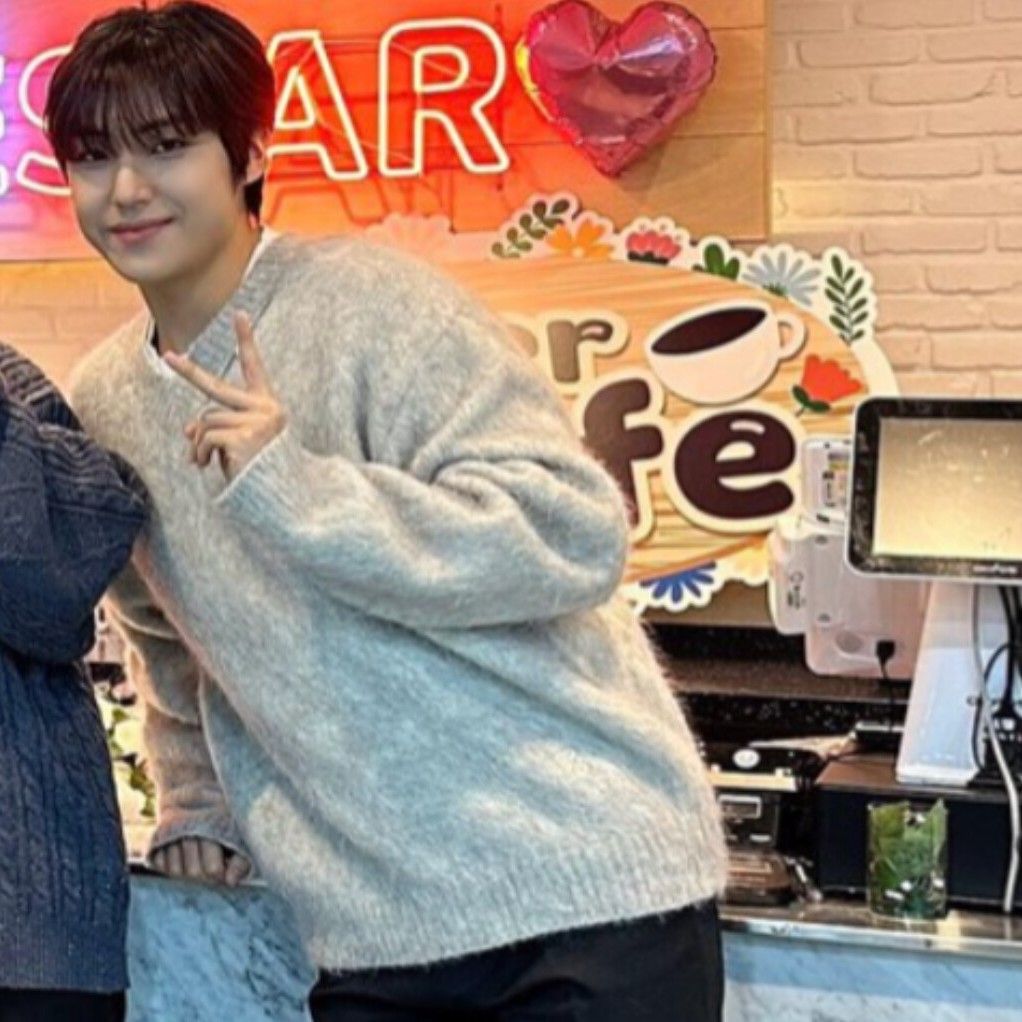 Behind-the-scenes cut of YOUNITE