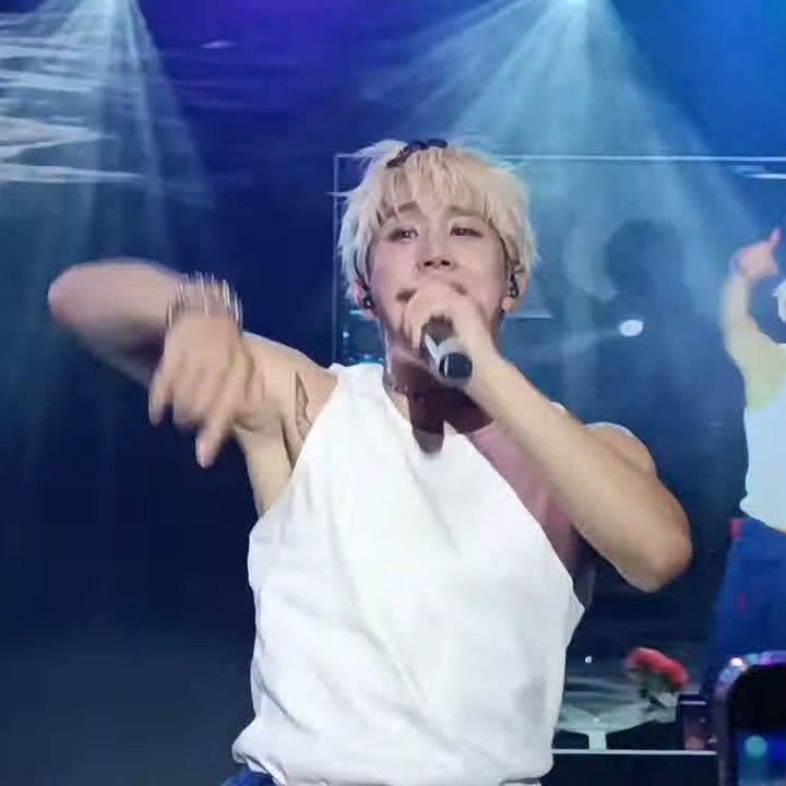 Latest photo of Jinjin (ASTRO)