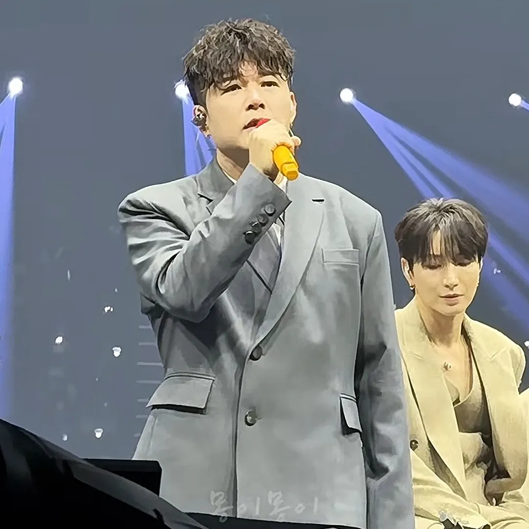 A moment captured by Shindong (Super Junior)'s fan