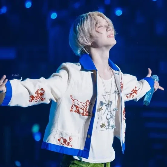 A moment captured by Taemin (SHINee)'s fan
