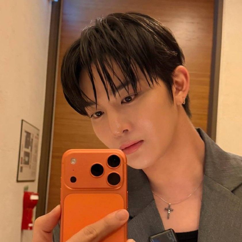 Behind-the-scenes cut of Bae Jinyoung