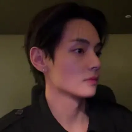 Foto terbaru V (BTS)