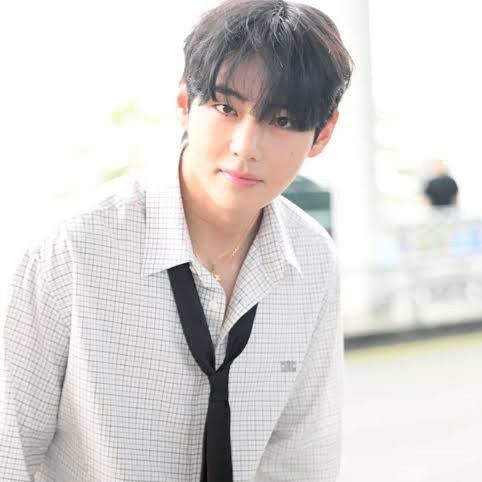 뷔 (방탄소년단) 최근 활동샷