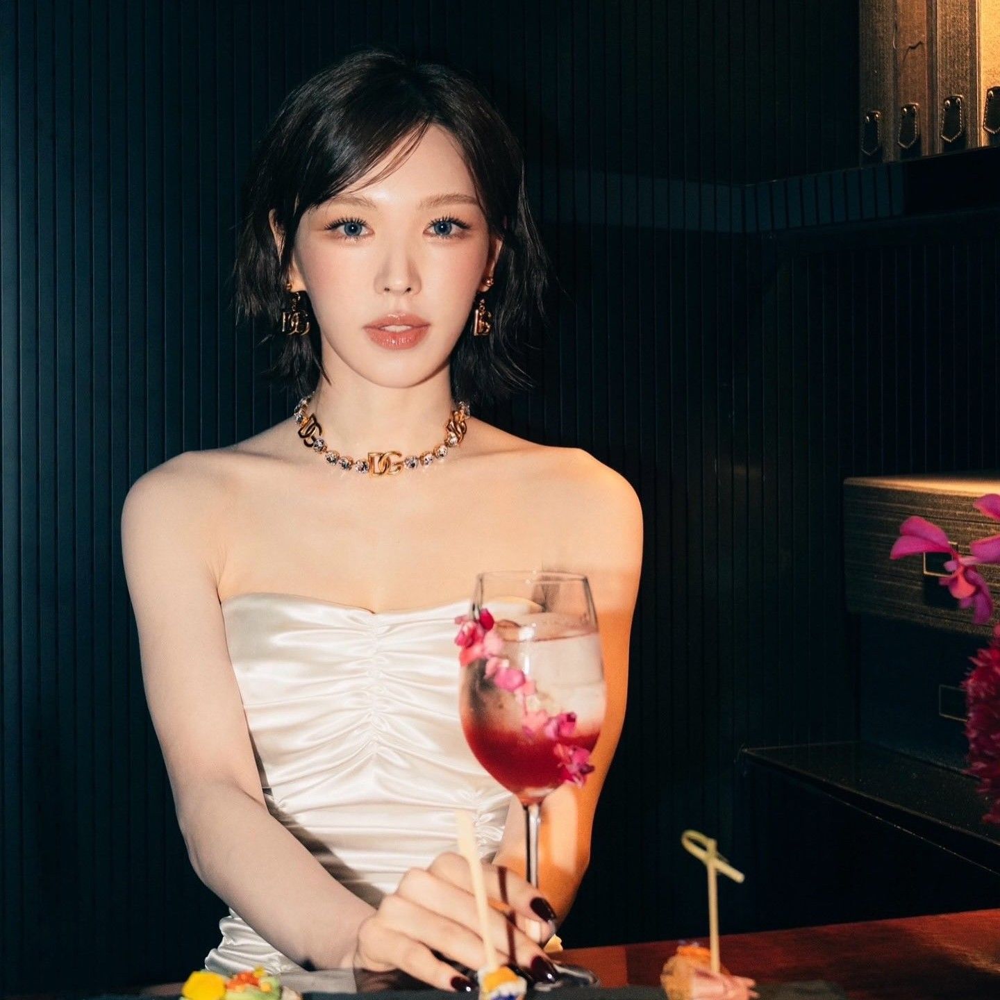 Behind-the-scenes cut of Wendy (Red Velvet)