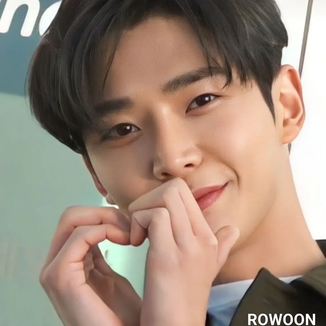 로운의 비하인드 컷