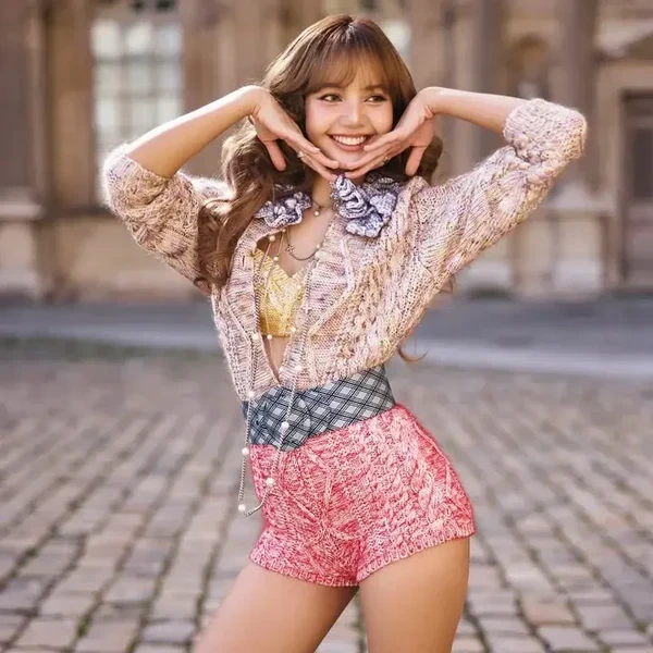 通過投票選出的Lisa (BLACKPINK)人氣頭像