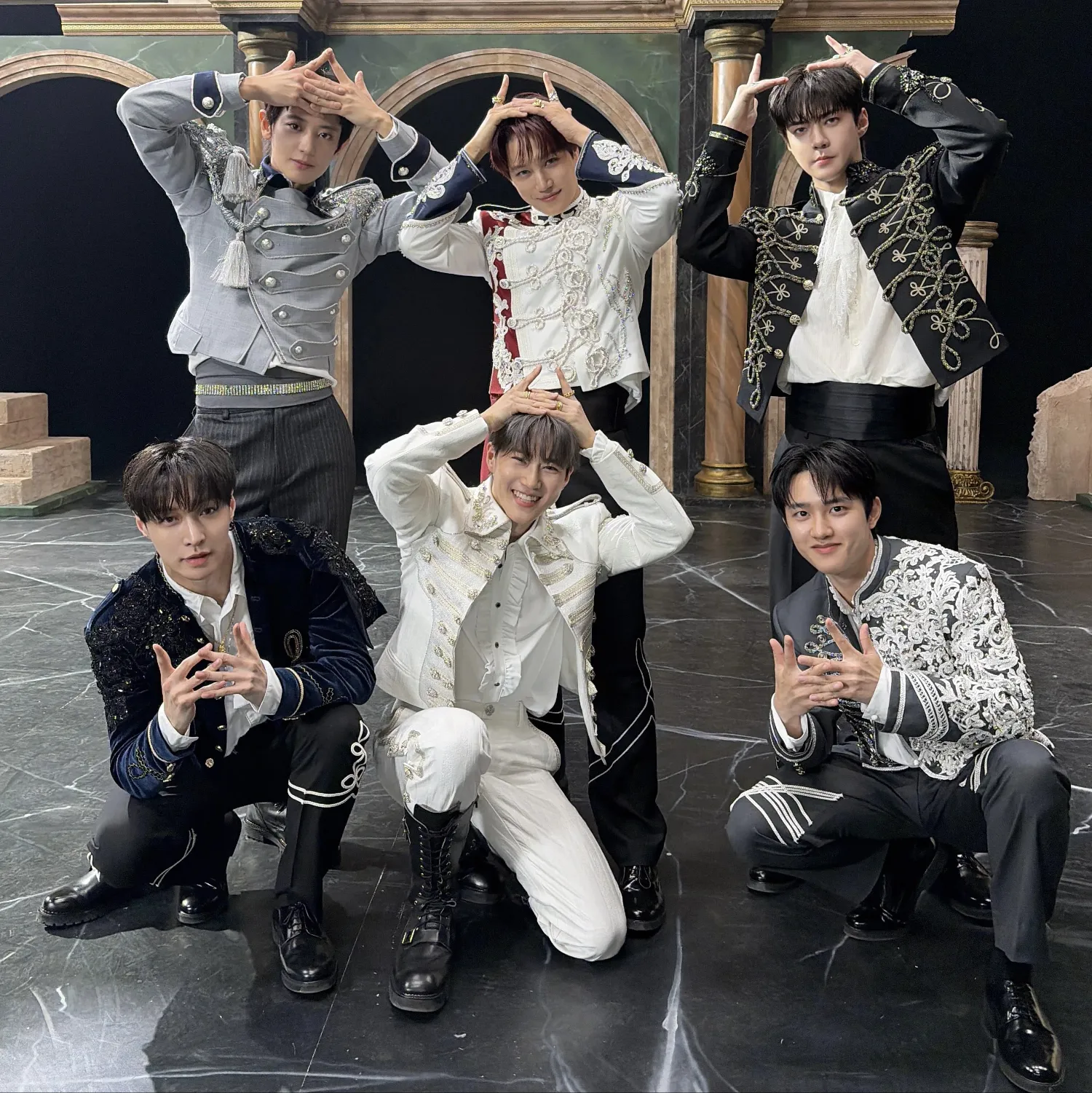 Behind-the-scenes cut of EXO