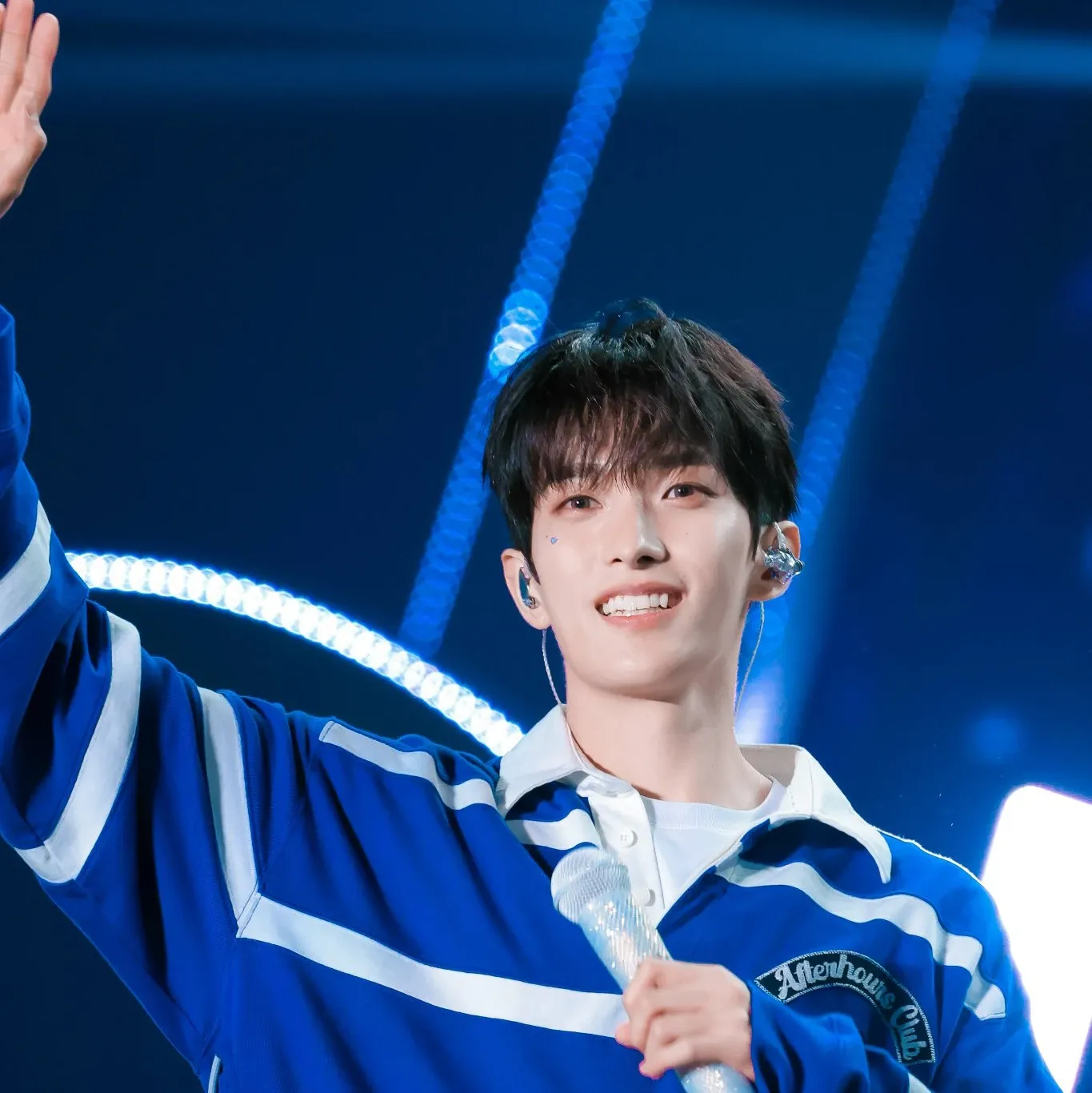 Latest photo of DK (SEVENTEEN)