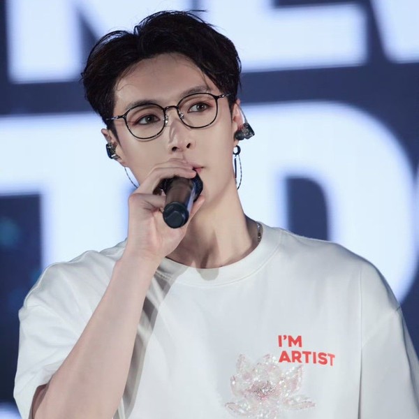 通过投票选出的Lay (EXO)人气头像