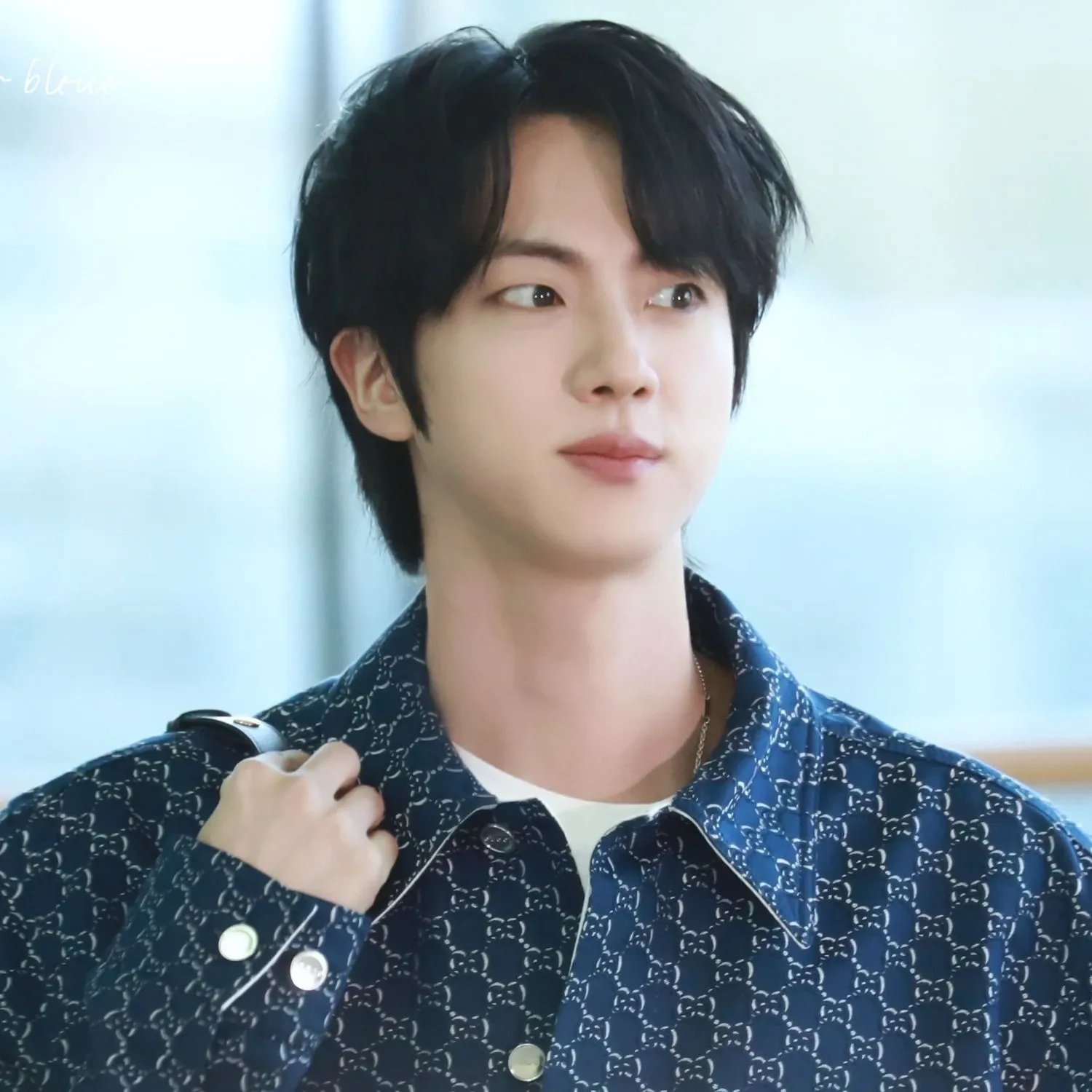 Foto aktivitas terbaru Jin (BTS)