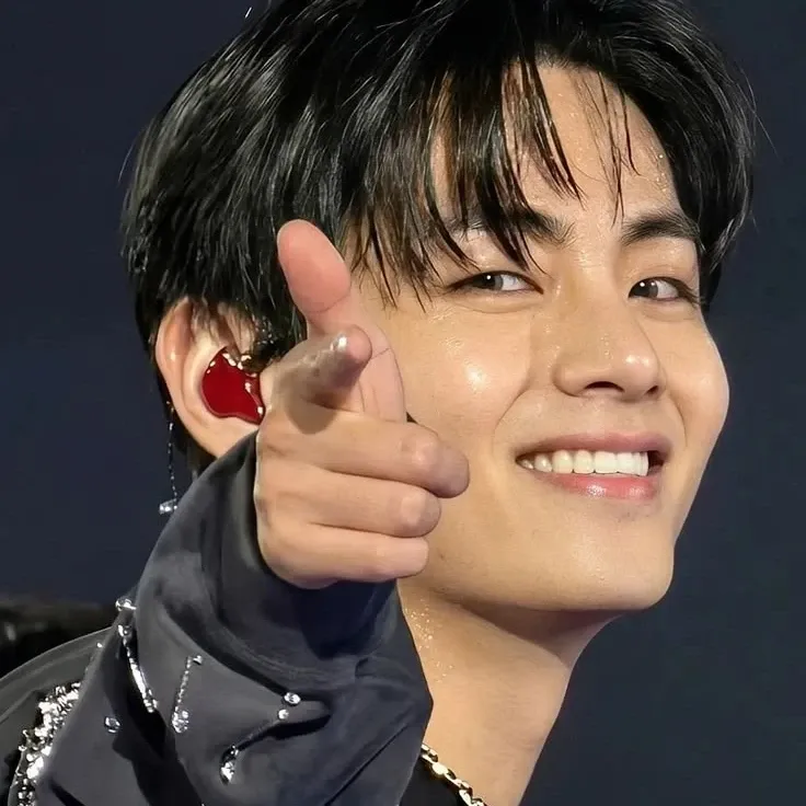 뷔 (방탄소년단) 최근 활동샷