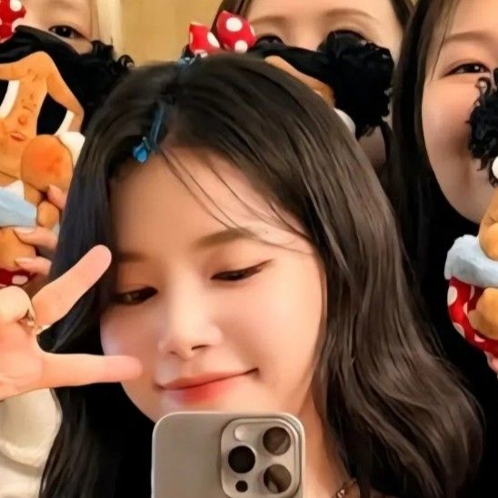 Recent activity shot of Solar (MAMAMOO)