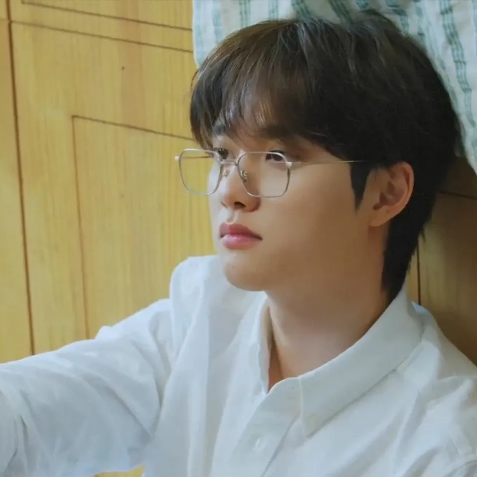 Foto aktivitas terbaru D.O. (EXO)