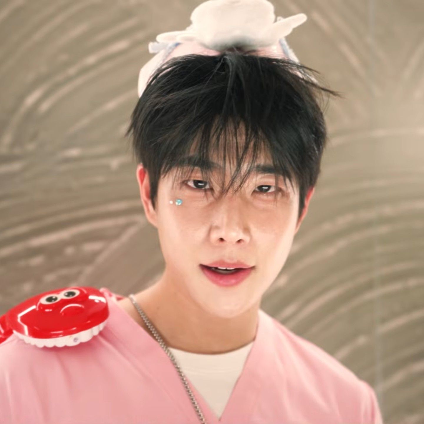 A moment captured by MJ (ASTRO)'s fan