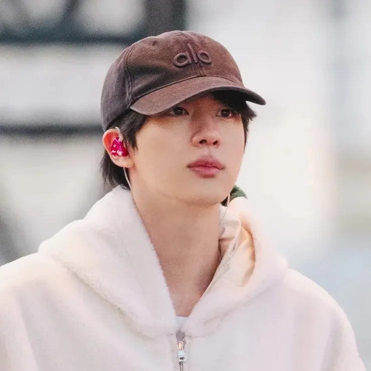 진 (방탄소년단) 최근 활동샷