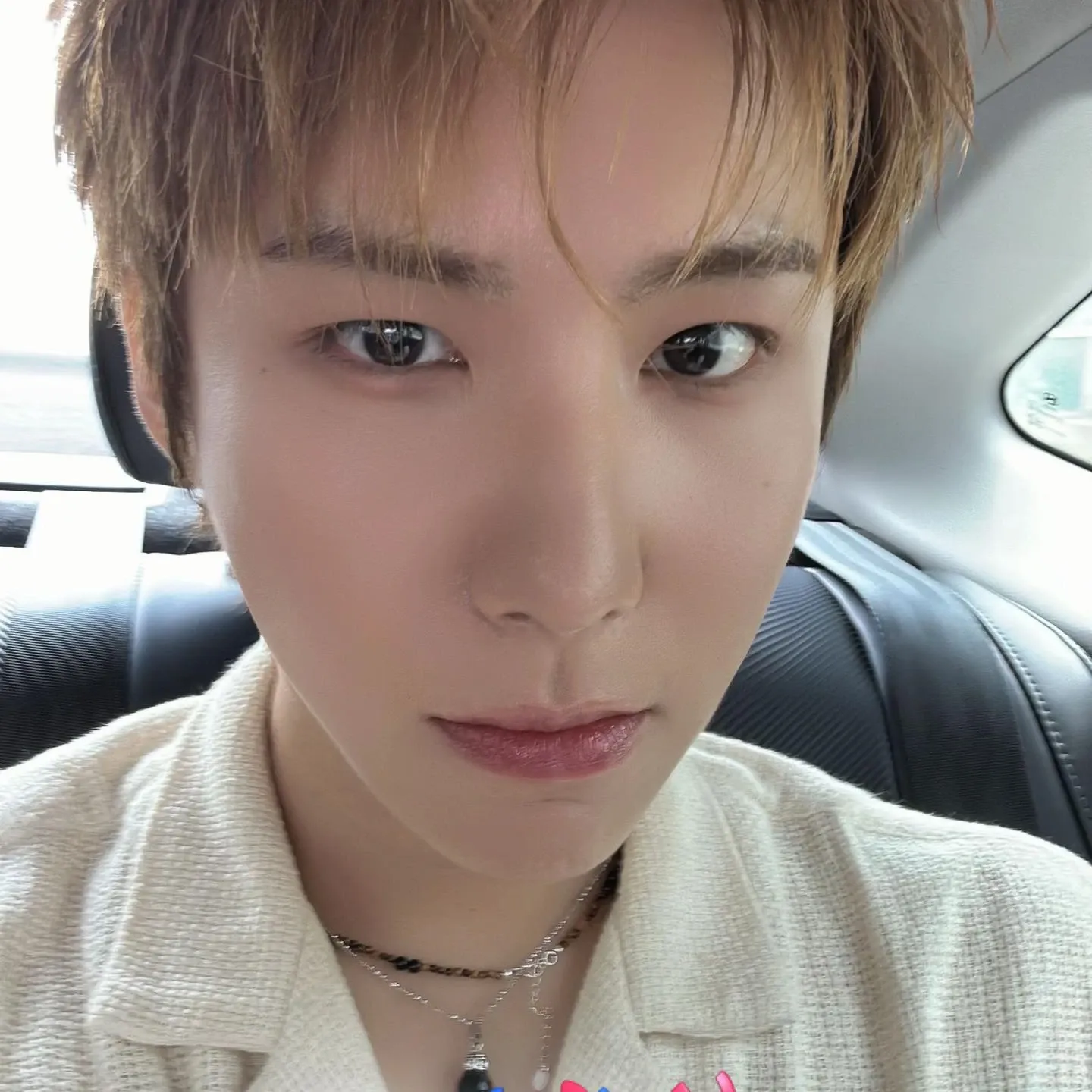 Behind-the-scenes cut of Wow (A.C.E)