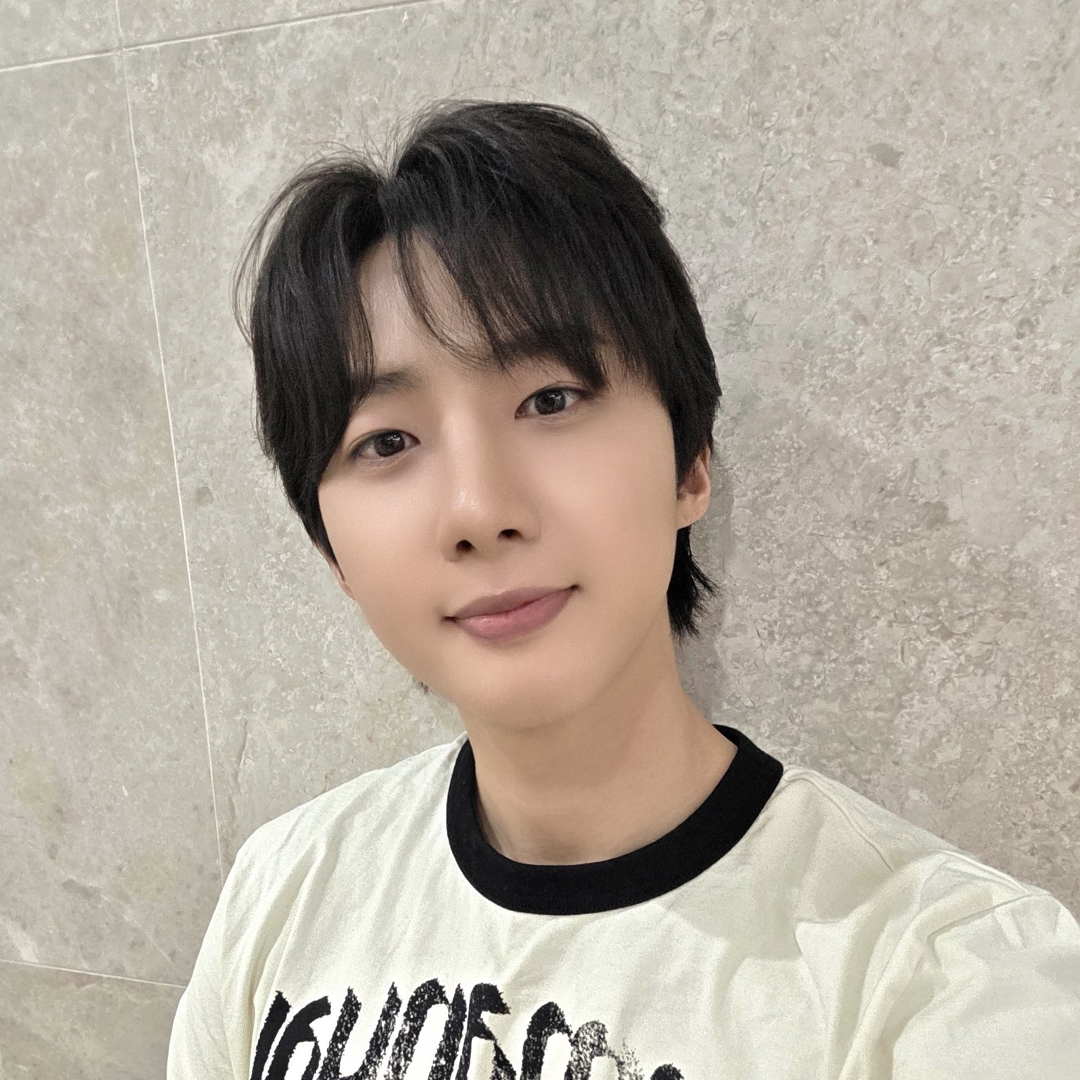 Recent activity shot of Hui (PENTAGON)