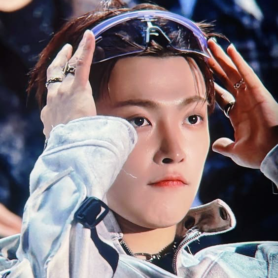 Behind-the-scenes cut of Hongjoong (ATEEZ)