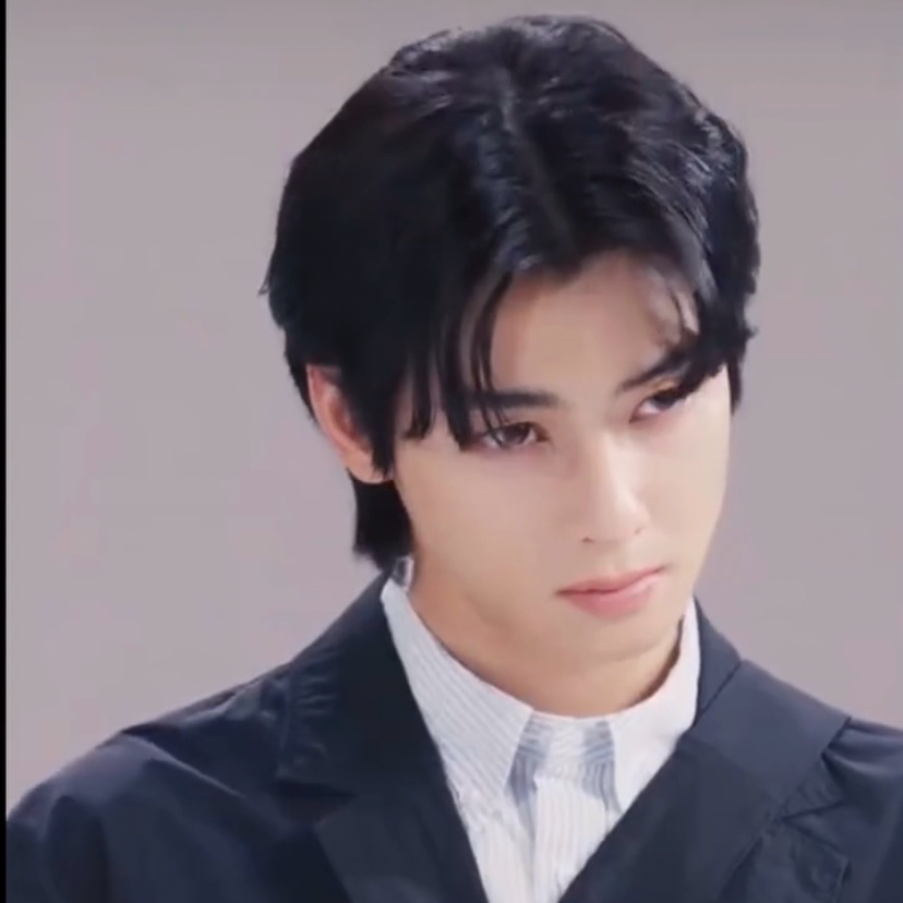 Latest photo of Eunwoo (ASTRO)