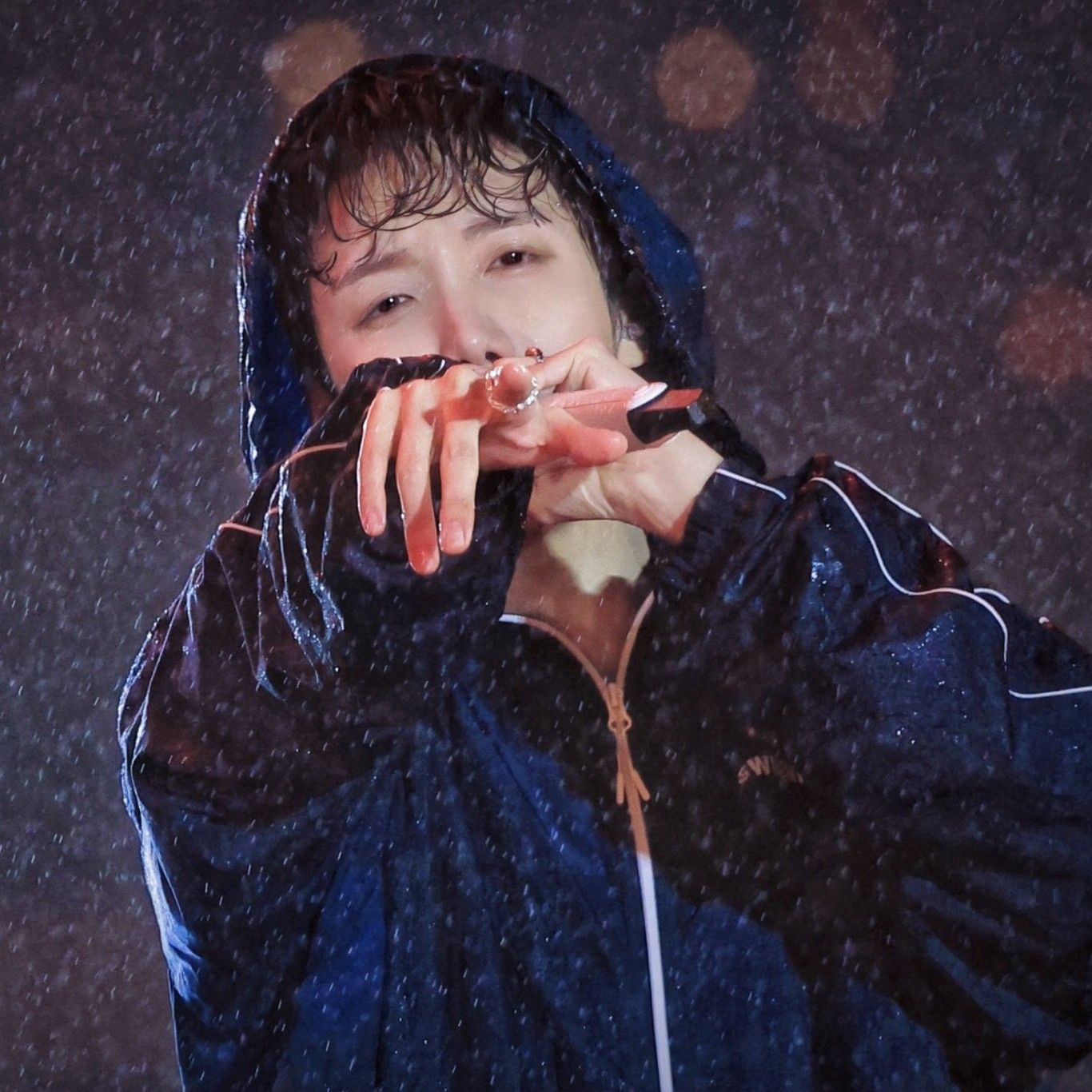 Foto terbaru j-hope (BTS)