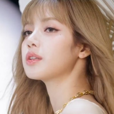 Foto aktivitas terbaru Lisa (BLACKPINK)